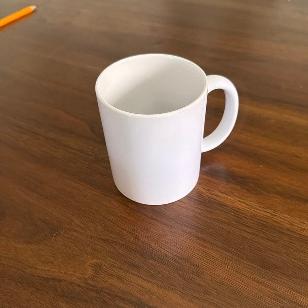 Blank white coffe mugs for branding